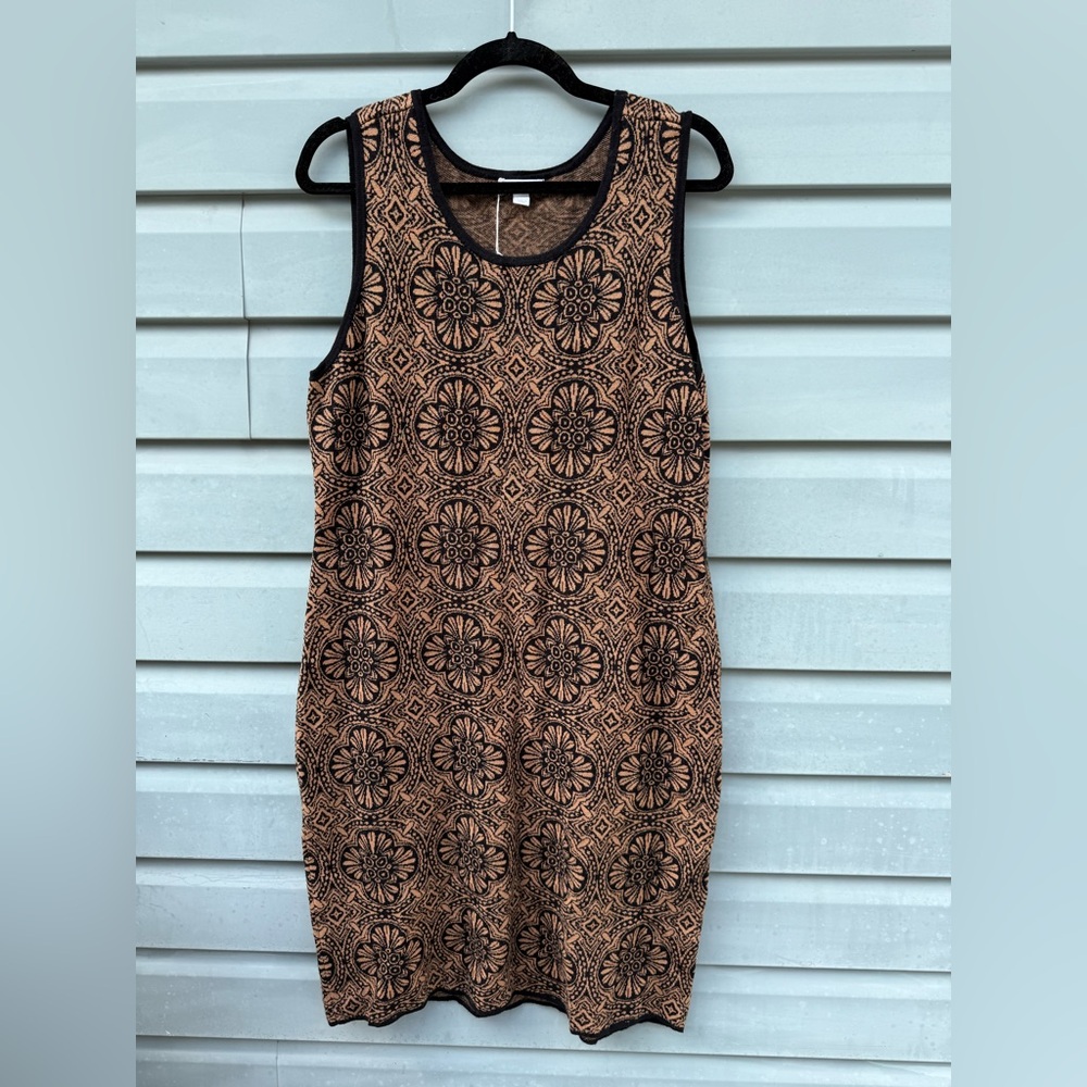 Sleeveless Patterned Sweater Dress - Black and Tan